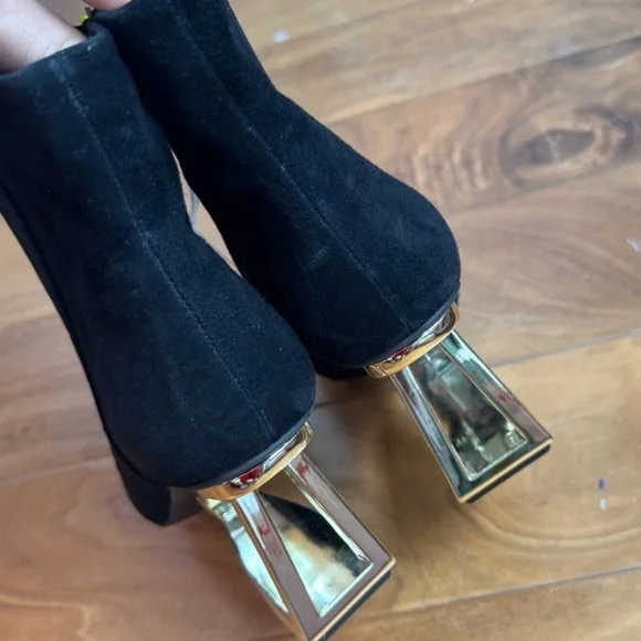 NWT Gianni Bini Harrison Suede Architectural Wedge Black Booties Sz 8,5 - Picture 4 of 8